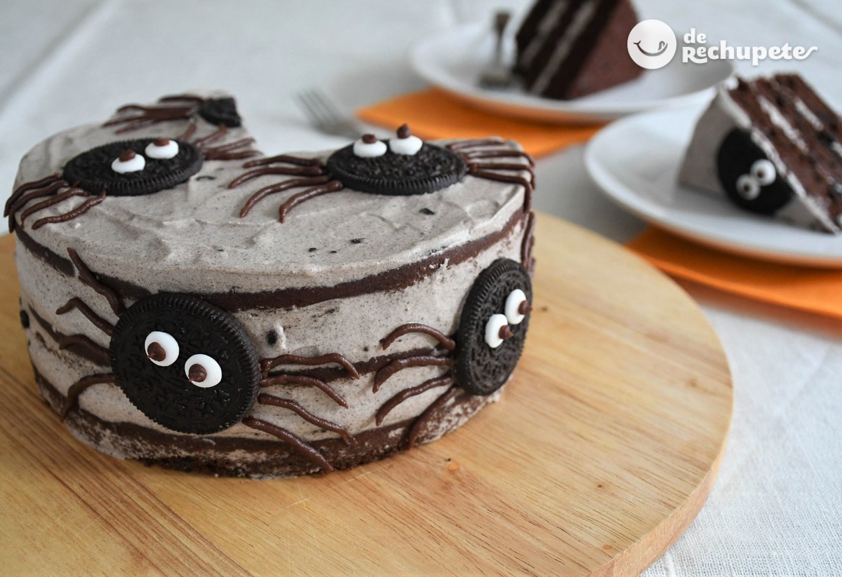 Oreo spider cake for Halloween